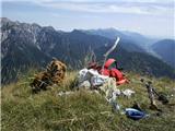 Kresišče, Mojstrovica, Visoki (kurji) vrh zehanje na VKV (zadaj Jesenice)